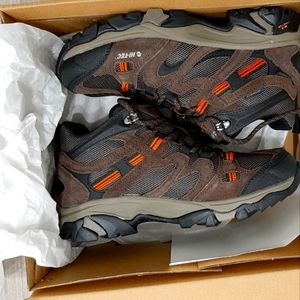 Men winter boots. Brand new, never been worn. Only shoe tag was removed.